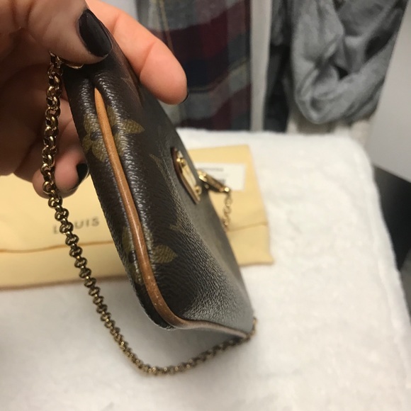 Louis Vuitton Milla Pochette mm Monogram - Picture 6 of 9